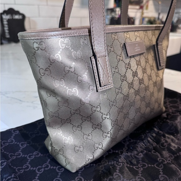 Authentic Gold Gucci Tote - Picture 5 of 15